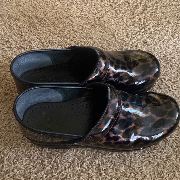 Cheetah print danskos size 39 - Picture 2 of 6